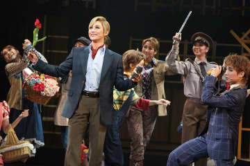 花組・聖乃あすか主演作が大阪で開幕、優しさと温もりに包まれて