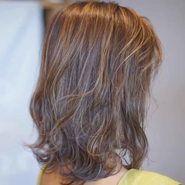 白髪染めより、断然コッチかも！【40・50代】周りと差がつく♡「上品ハイライト」