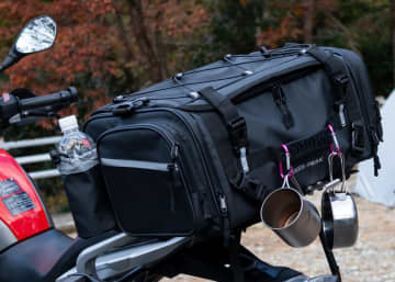 大容量×簡単装着！　パイクスピークのシートバッグが再販開始