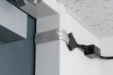 サンワサプライ、扉や窓のすき間から屋外に配線できるLAN延長ケーブル「KB-FL6ASTP-EX」発売