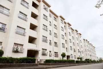 公営住宅に住んでいますが「収入超過」になると、退去勧告されると聞きました。そのまま住み続けたいのですが、年収いくらまでだったら居住が許されるのでしょうか?