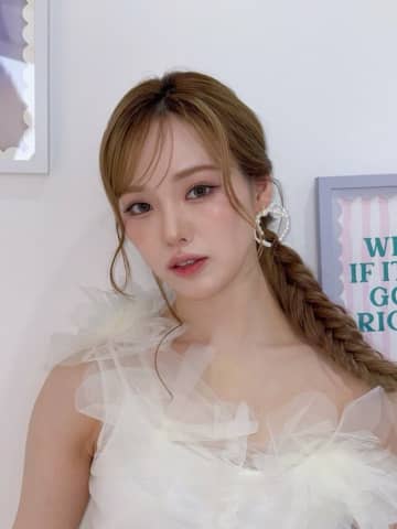 「頬のこけ方やばい」心配の声も…NiziUリオ、ぱっちり目元の大人っぽ近影に「別人」「ビジュ大爆発」