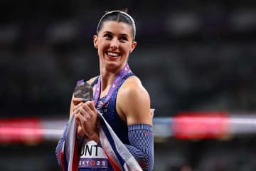 日本行きJALで感激「人生で一番美味しい機内食だわ」　海外アスリートがゆったり「広くて素敵」