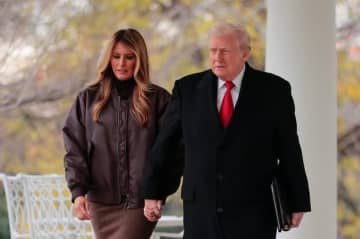 ホワイトハウスのXに批判。トランプ氏とバイデン氏のクリスマス装飾を並べ…「分断を煽るな」「つまらない投稿」