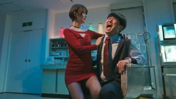 セクシーすぎる美女たちの誘惑をかわし、“最高のキス”はできるか？ 視聴者を沼らせる新感覚ドラマ『デスキスゲーム』の危うい魅力