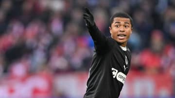 藤田譲瑠チマ、絶妙スルーパスから先制点アシスト！町野修斗との日本人対決を制する