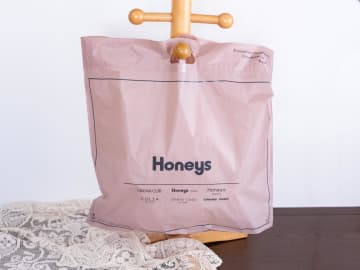 「なんか野暮ったい」→ 解決！【ハニーズ】40・50代のための「冬映えトップス」