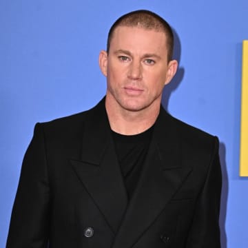 チャニング・テイタム、ピーター・ディンクレイジとの初対面は全裸！？