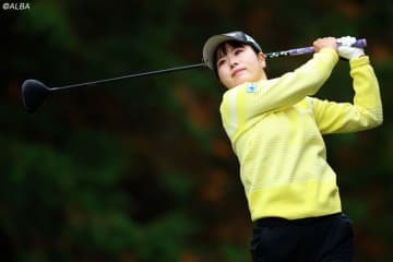 パターは4本常備も…「もうクラブは替えません！」　尾関彩美悠はQT突破圏内で折り返し