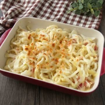 レンジで簡単！「うどんとベーコンのグラタン」
