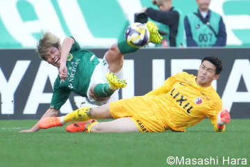 東京V対鹿島、大熱戦を生んだ｢3つのマジック｣(2)鈴木彩艶の穴を埋めた｢日本代表GK｣が好セーブ連発！リーグMVP｢最有力候補｣の早川マジック