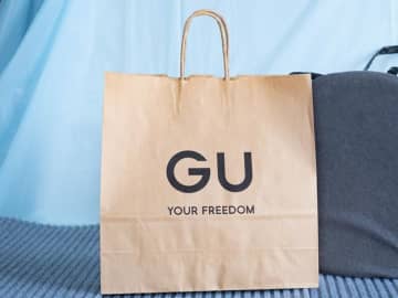 「暗めの色着がち」な人へ！【GU】40・50代が取り入れたい♡「ブルーシャツ」