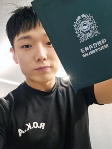 突然「1カ月後に子どもが生まれる」と結婚＆妊娠を発表しファンを驚かせた韓国アイドル、除隊