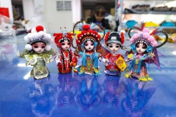 貴州省恵水県で作られている「中国版バービー人形」―中国メディア