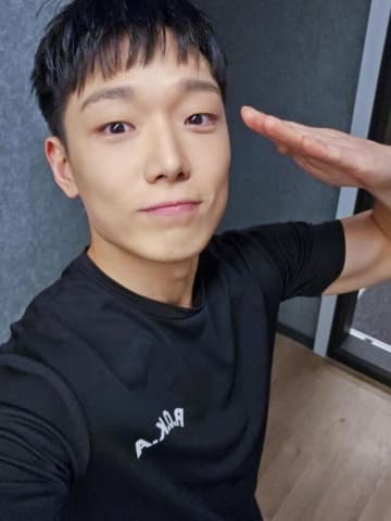 iKONのBOBBY、昨日（12/3）除隊！ライブ配信でファンに挨拶…今後の活動に高まる期待