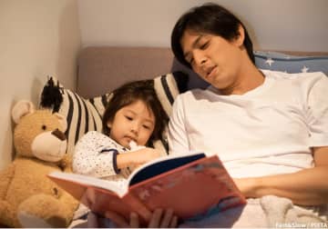 ゲームやお菓子で機嫌をとってもいい？ 「無理ゲー」の日本の育児を楽にする考え方