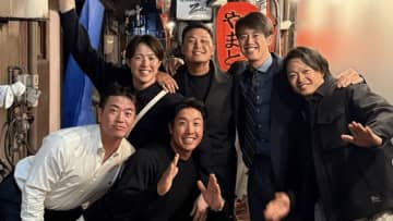 「素敵です！泣いてしまいそう」広島・森下暢仁、“97年組”との路地裏ショットにファン感動「いい仲間」