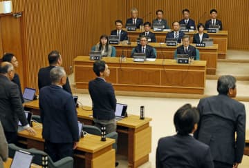 福井知事辞職、県議会が同意　複数職員にセクハラ文面