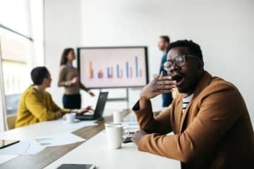 会議中や閣議中に襲ってくる睡魔　専門家に聞く対処法