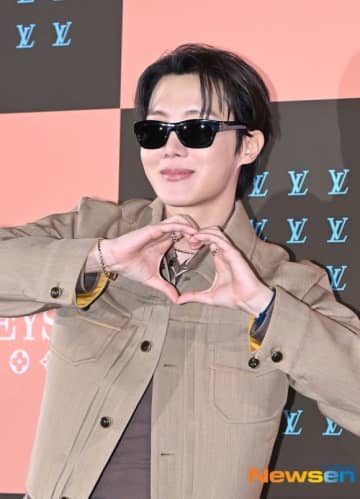 【PHOTO】BTSのJ-HOPE「ルイ・ヴィトン」のイベントに出席（動画あり）