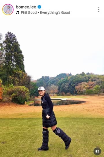 イ・ボミは真冬でもスカート!? ウェアブランドのコンペでさすがのコーデを披露