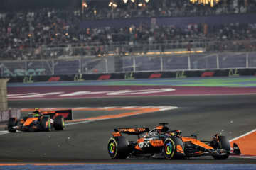 「ピットインした方がよかったのでは？」ステイアウト選択のマクラーレン勢は猛プッシュ【F1第23戦無線レビュー（1）】