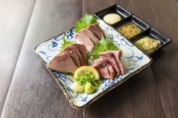 【新宿三丁目】味・コスパ抜群の炭火串焼き専門店『紅とん 新宿東口店』が12月4日ニューオープン！