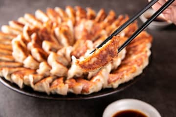 【比較】「餃子の王将」vs「大阪王将」は“株主優待・配当”で見るとその差は「年間1万円」以上？ 実際“お得度”はどれだけ違う？ 株価の伸び率と合わせて徹底比較！