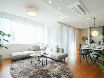 ザ・パークハウスグラン南青山高樹町 2階｜「広尾」駅徒歩11分。南青山の高台に佇む、静謐と気品を纏う邸宅。コンシェルジュサービスあり。100㎡超、収納豊富・南向きで陽当たり良好な住戸