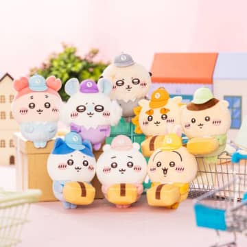 「ちいかわマーケット」5周年記念グッズの予約販売が決定！　“配達員さん姿”の限定マスコットが登場へ