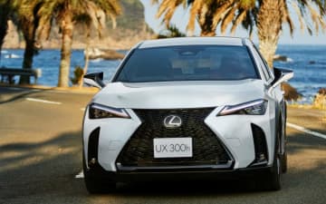 レクサス、「UX300h」を一部改良 内装を中心に改良を実施
