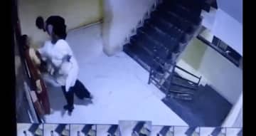 犬に襲われかけ、飼い主にビンタされた女性。人権団体が公開した映像に「理不尽すぎる」「飼育には責任が…」