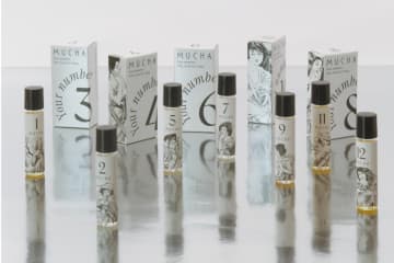 ミュシャ2025年冬コスメ、『12か月』の絵葉書モチーフ”誕生月で選べる”ロールオン香水