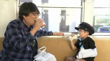 六角精児に“ドハマリ”した5歳児「一緒に旅がしたい！」⾞窓を⾒て乾杯し、⿂⾁ソーセージを楽しみ…苦手なピーマン克服も？
