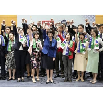 高市首相が上限超え献金問題に「議員個人と異なる」の欺瞞答弁…これが政党支部“私物化”の実態だ