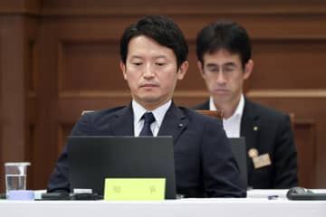 「戻れよ！」「終わってないよ！」兵庫・斎藤知事　質問答え切らぬまま会見を“強制終了”に記者ら激怒…怒号飛び交う事態に