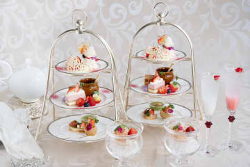 ウェスティンホテル大阪「ストロベリープリンセスアフタヌーンティー」苺ミルクのリング型ケーキなど