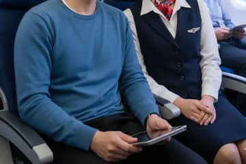 落語家、CAに荷物を預けたら“まさかの悲劇”　「お気の毒だけど…」「ちゃっかり、隣の席に」