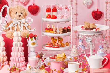 「いちごとスウィートベアのアフタヌーンティー」くま型マカロンや”本物そっくり苺”ムースを全国8都市で