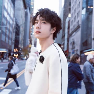 ワン・イーボーが憧れのスターと対面、ファンからうらやむ声も