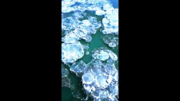 黄河で流氷が増加、波と氷が織り成す景観　中国内モンゴル自治区