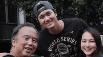 ド軍カメラマン、大谷翔平＆真美子夫人の秘蔵写真を公開　優勝パレードのワンシーンに「ドジャースの生き証人」「最高のスリーショットですね」