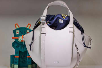 「カサロエベ銀座」バッグや革小物揃う日本最大の旗艦店、スペイン伝統菓子の並ぶ世界初ギフトカウンターも