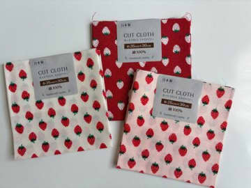 【セリア】小粒が可愛いストロベリーのカットクロス