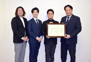 駐車場、車内に放置された幼児…　定期巡回で発見、救出　柏のマルハンに感謝状