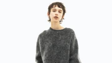 【明日なに着る？】1色だけど「2色に見える」段違いで合わせやすい「グレーニット」