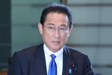 「よく見たらこの人」ネット騒然…岸田元首相　公開した来訪元首相との親密写真に“世界的有名人”