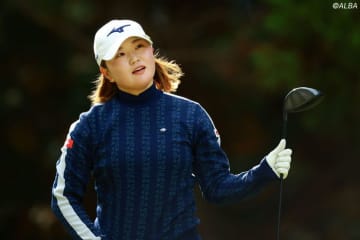 “暗闇バーディ締め”の自己ベスト『63』　奥山純菜がQTで6打差独走