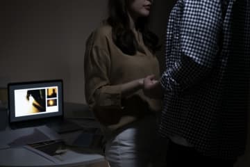 夫が元デリヘル女性とホテルで“月1密会”…妻が相手女性に慰謝料請求　1回3万円の対価受け取りは「不貞行為」に当たるのか