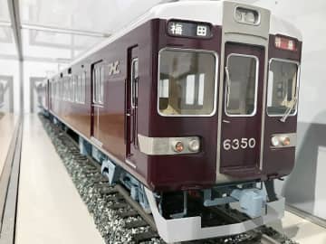 神奈川・海老名のロマンスカーミュージアムで小田急、阪急の初コラボ企画　「車体の色」優雅に